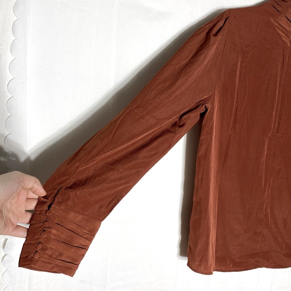 RW&CO. Rust Brown Long Sleeve Mock Neck Silky Blouse M - Picture 12 of 16